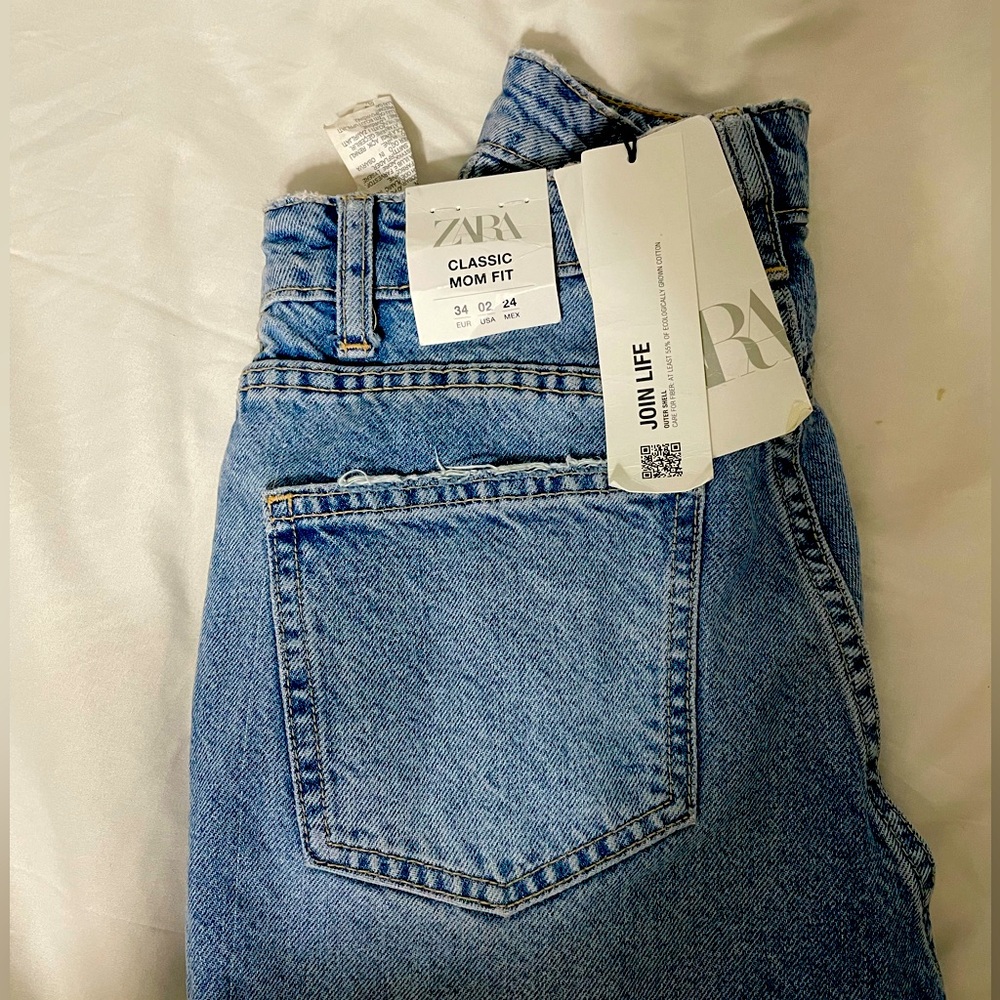 Zara jeans never worn.